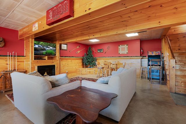 14 Honeysuckle Way, Ellijay, GA 30540