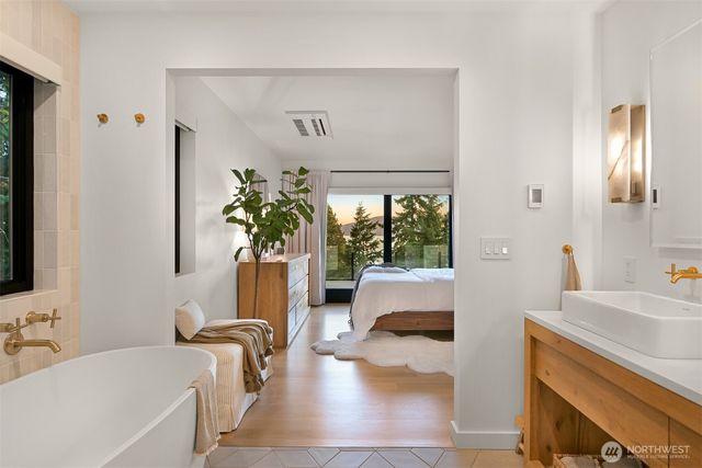 405 Bayside Road, Bellingham, WA 98225