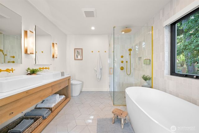 405 Bayside Road, Bellingham, WA 98225