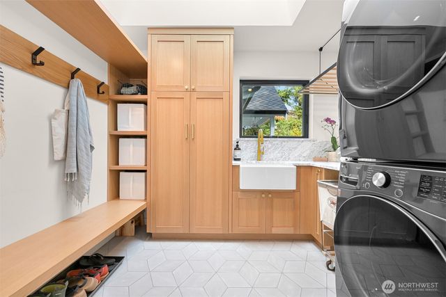 405 Bayside Road, Bellingham, WA 98225