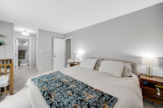 3010 N Kennicott Avenue, Arlington Heights, IL 60004