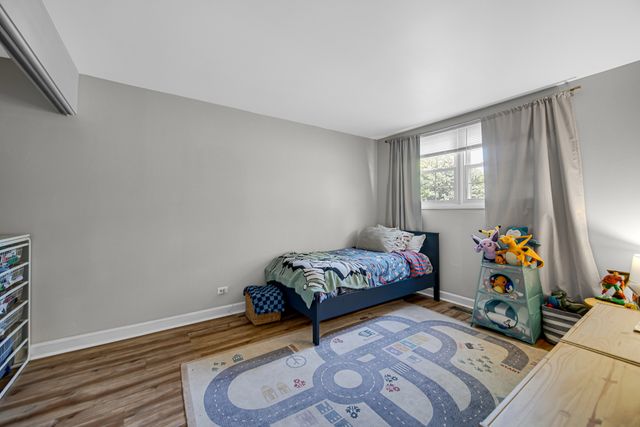 3010 N Kennicott Avenue, Arlington Heights, IL 60004