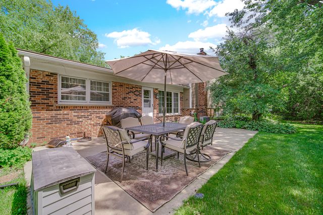 3010 N Kennicott Avenue, Arlington Heights, IL 60004