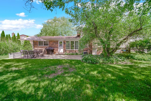 3010 N Kennicott Avenue, Arlington Heights, IL 60004
