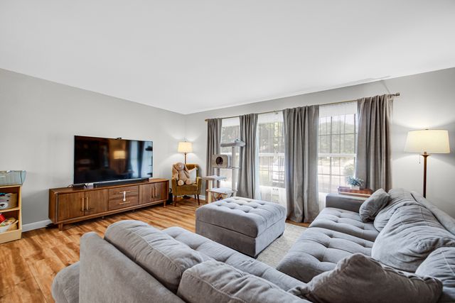 3010 N Kennicott Avenue, Arlington Heights, IL 60004