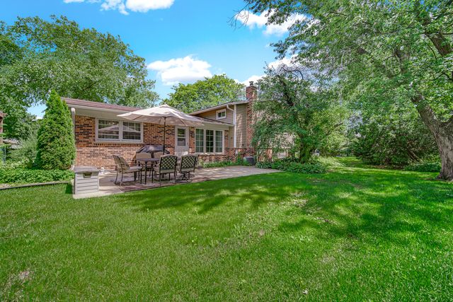 3010 N Kennicott Avenue, Arlington Heights, IL 60004
