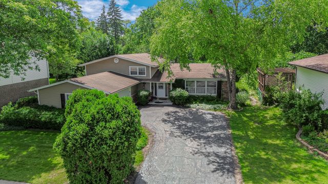 3010 N Kennicott Avenue, Arlington Heights, IL 60004