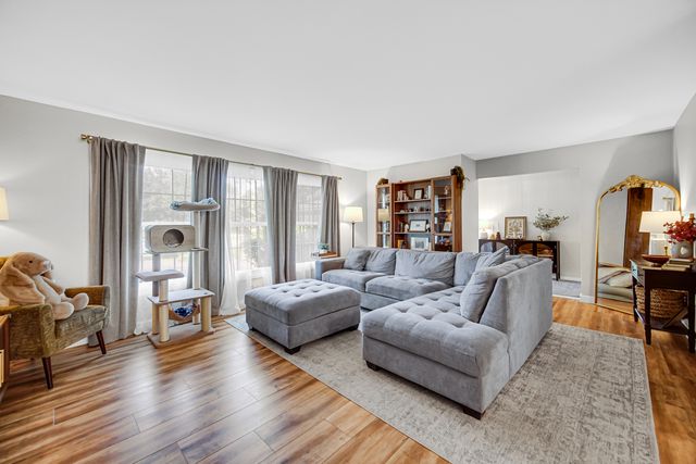 3010 N Kennicott Avenue, Arlington Heights, IL 60004