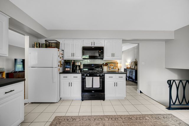 3010 N Kennicott Avenue, Arlington Heights, IL 60004