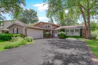 3010 N Kennicott Avenue, Arlington Heights, IL 60004