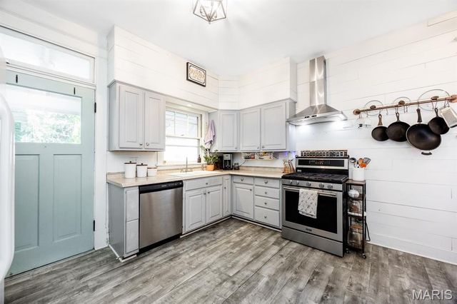 215 S Benton Street, Edwardsville, IL 62025