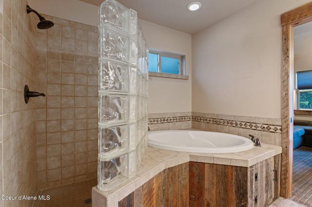 6469 E Evernade RD, Hayden, ID 83835