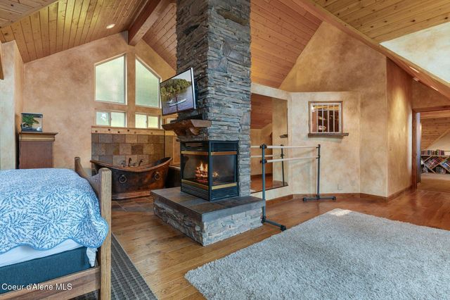 6469 E Evernade RD, Hayden, ID 83835