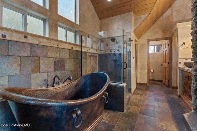 6469 E Evernade RD, Hayden, ID 83835