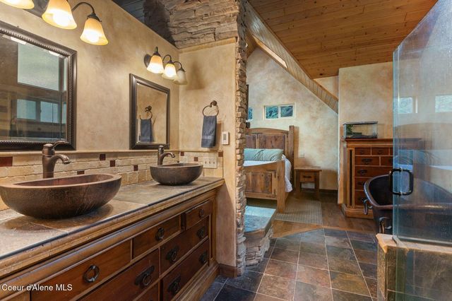 6469 E Evernade RD, Hayden, ID 83835