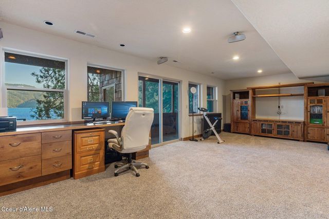 6469 E Evernade RD, Hayden, ID 83835