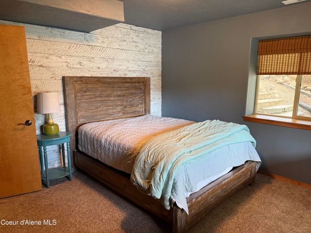6469 E Evernade RD, Hayden, ID 83835
