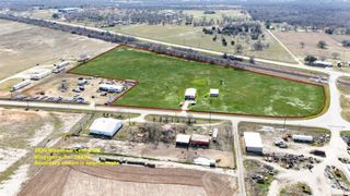 2850 Woodrow Center, Kingsbury, TX 78638