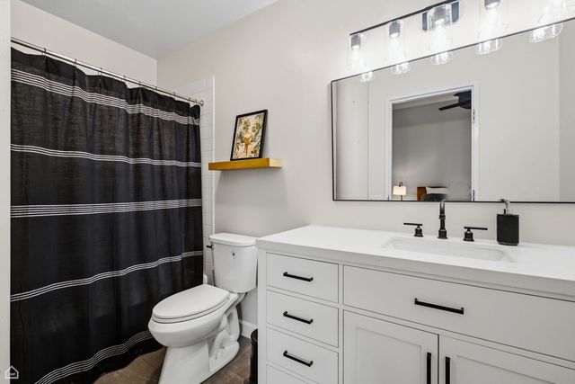 939 W Huron Street 201, Chicago, IL 60642