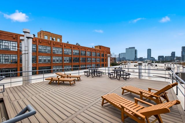 939 W Huron Street 201, Chicago, IL 60642