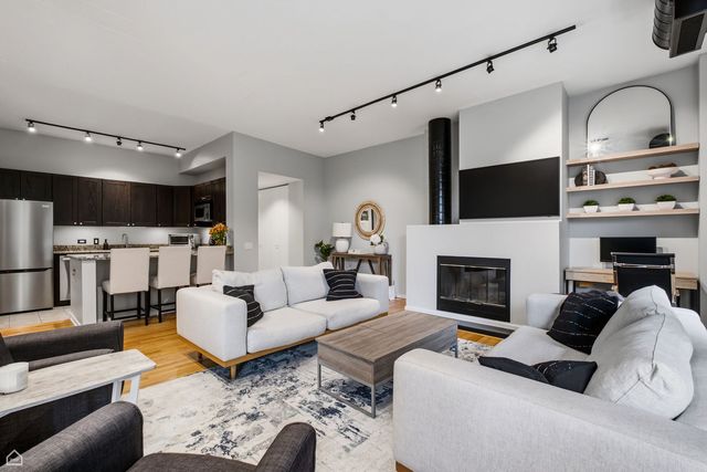 939 W Huron Street 201, Chicago, IL 60642
