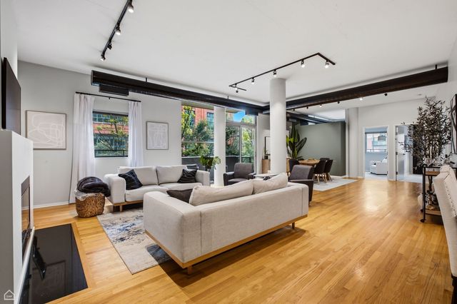 939 W Huron Street 201, Chicago, IL 60642