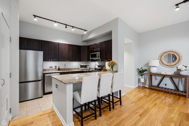 939 W Huron Street 201, Chicago, IL 60642