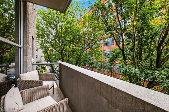 939 W Huron Street 201, Chicago, IL 60642