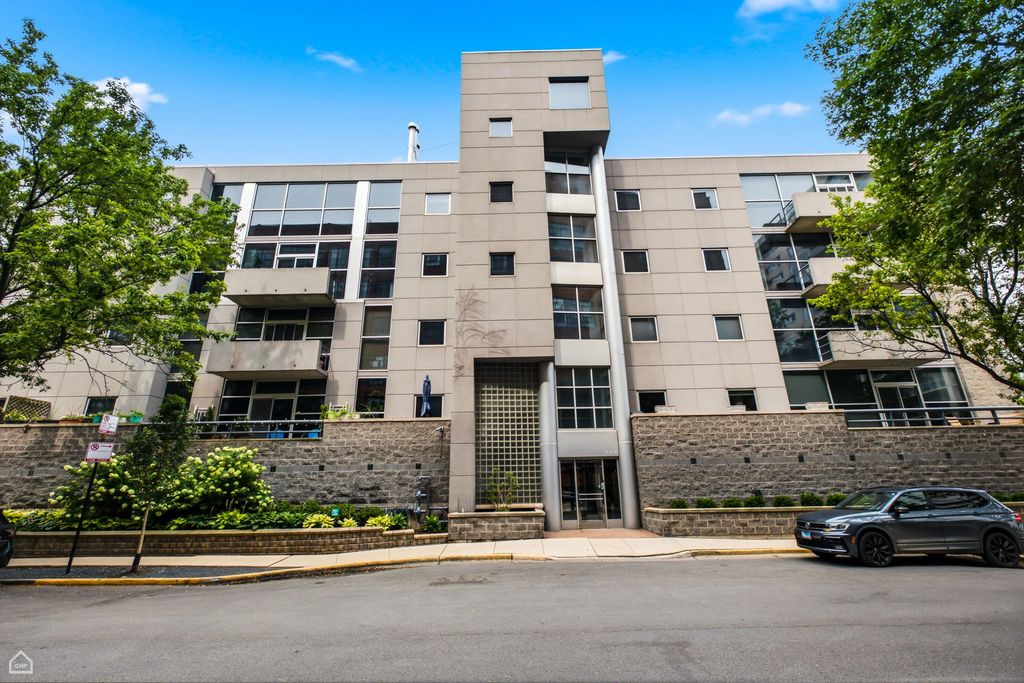939 W Huron Street 201, Chicago, IL 60642