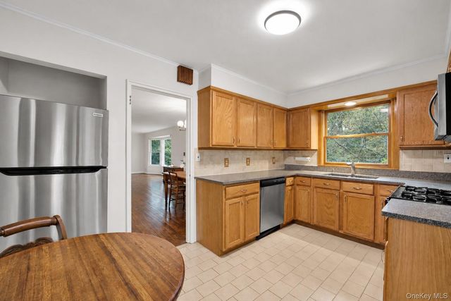 9 Verne Place, Hartsdale, NY 10530