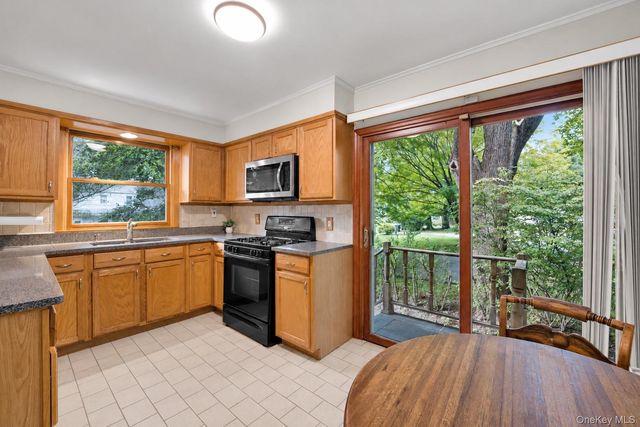 9 Verne Place, Hartsdale, NY 10530