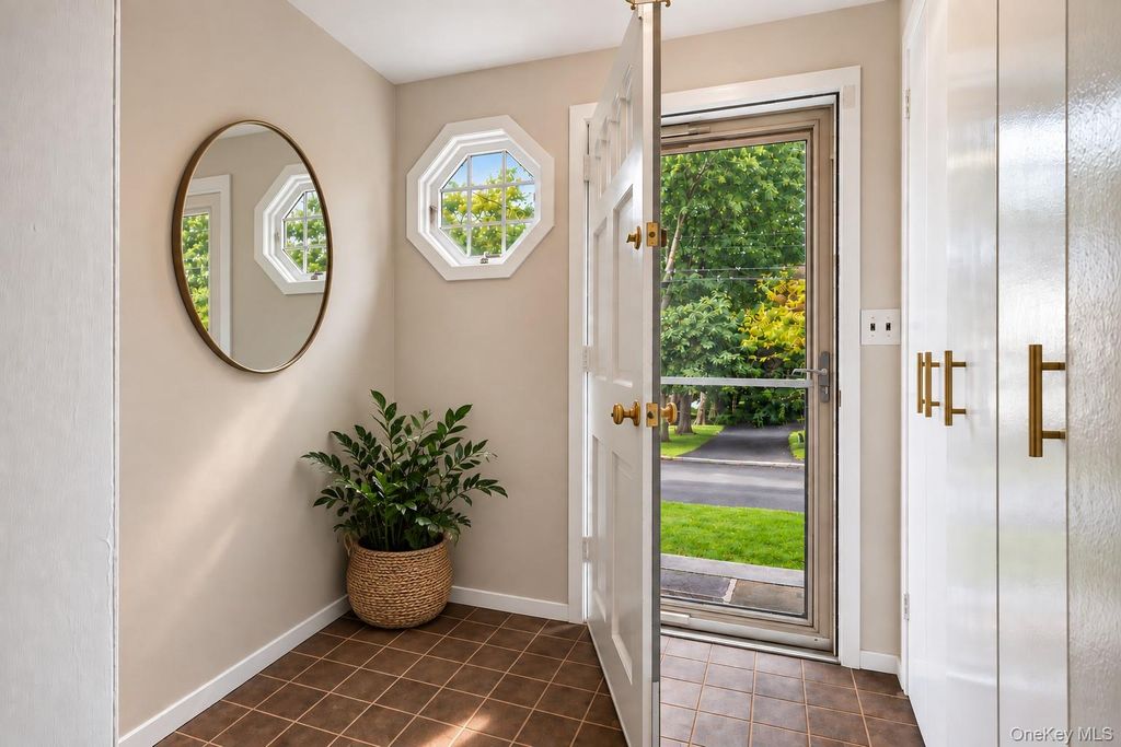 9 Verne Place, Hartsdale, NY 10530 — photo 3