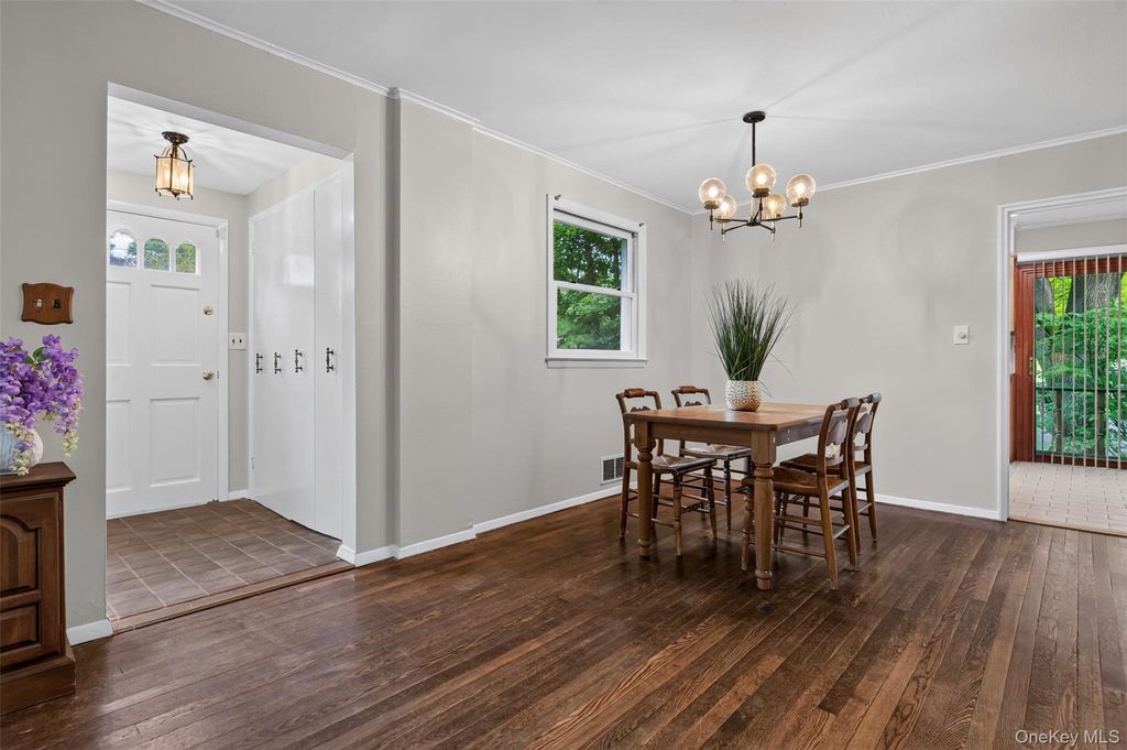9 Verne Place, Hartsdale, NY 10530 — photo 4