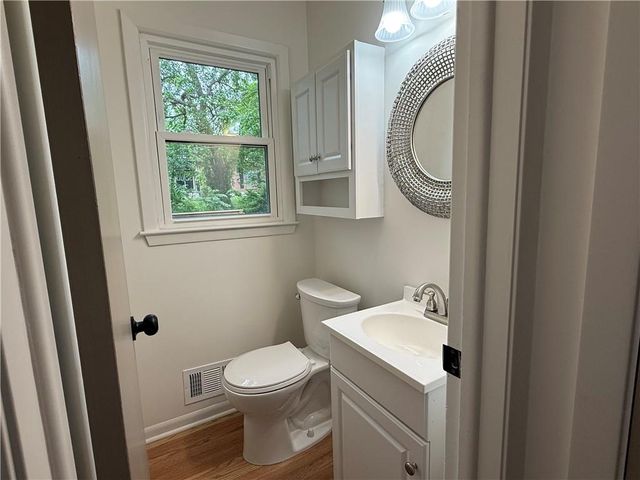 8906 GRANT Street, Overland Park, KS 66212