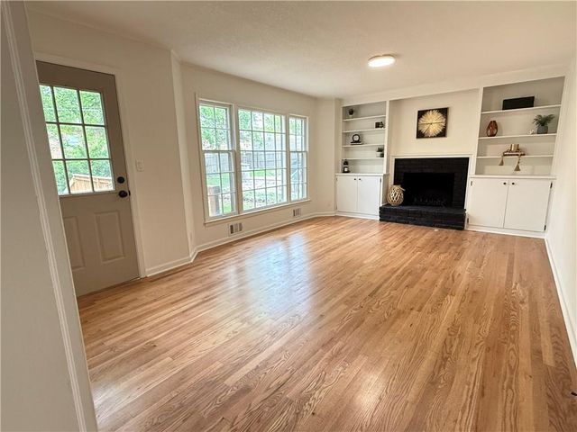 8906 GRANT Street, Overland Park, KS 66212