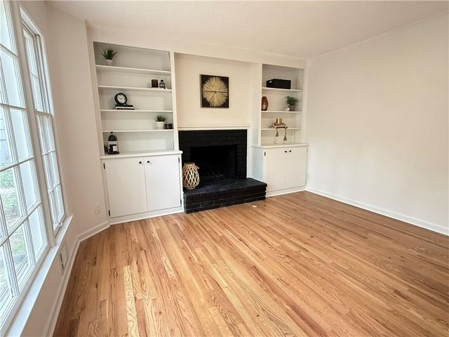 8906 GRANT Street, Overland Park, KS 66212