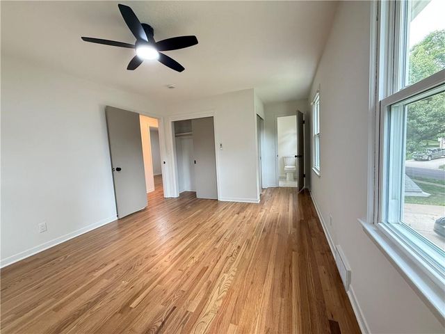 8906 GRANT Street, Overland Park, KS 66212
