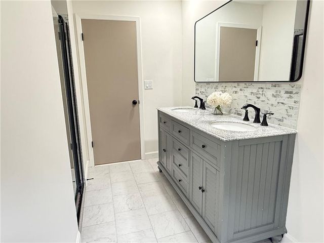 8906 GRANT Street, Overland Park, KS 66212