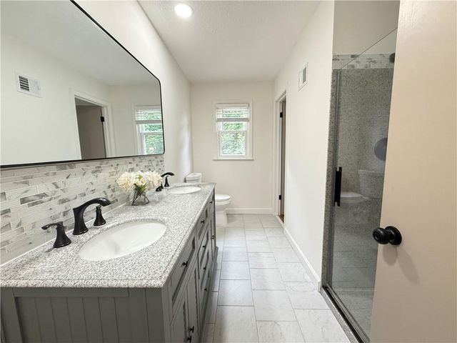8906 GRANT Street, Overland Park, KS 66212