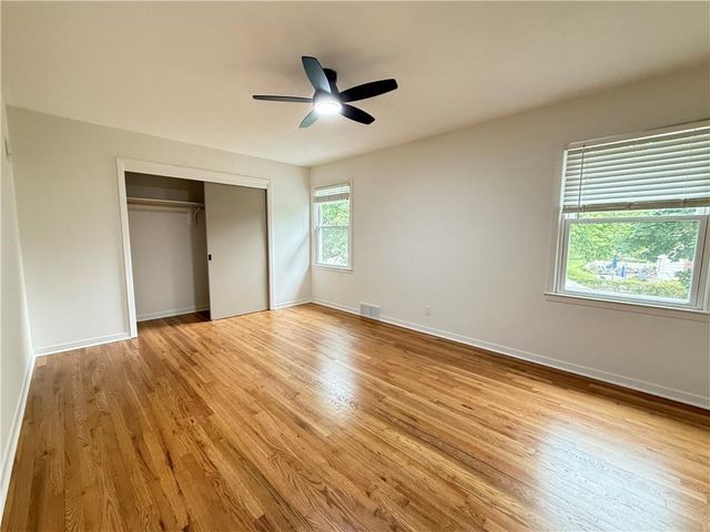 8906 GRANT Street, Overland Park, KS 66212