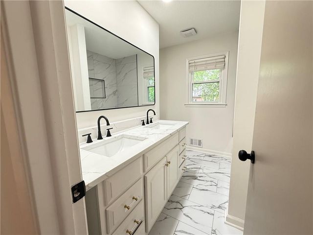 8906 GRANT Street, Overland Park, KS 66212