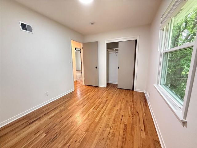 8906 GRANT Street, Overland Park, KS 66212