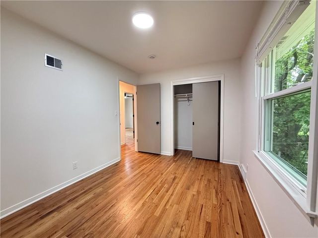 8906 GRANT Street, Overland Park, KS 66212