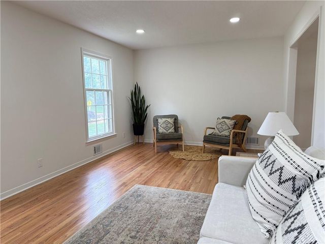 8906 GRANT Street, Overland Park, KS 66212