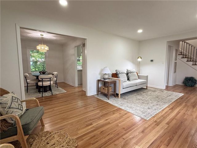 8906 GRANT Street, Overland Park, KS 66212