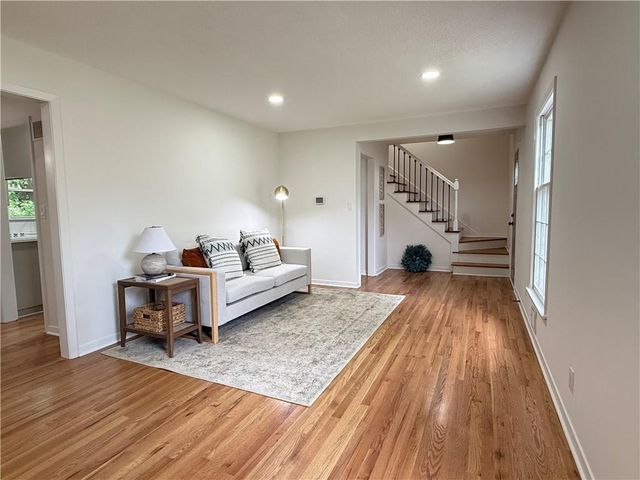 8906 GRANT Street, Overland Park, KS 66212