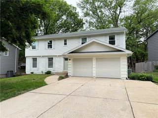 8906 GRANT Street, Overland Park, KS 66212
