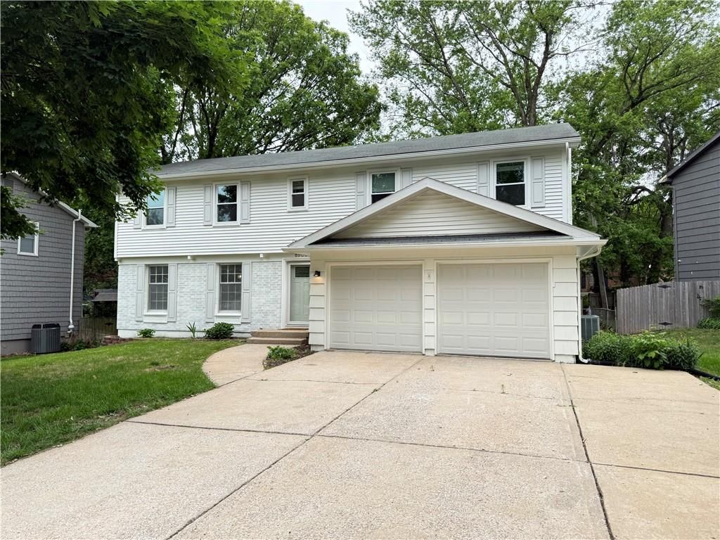 8906 GRANT Street, Overland Park, KS 66212