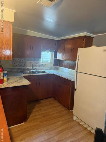 933 Myrtle Avenue, Waterford, MI 48328