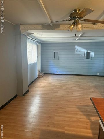 933 Myrtle Avenue, Waterford, MI 48328